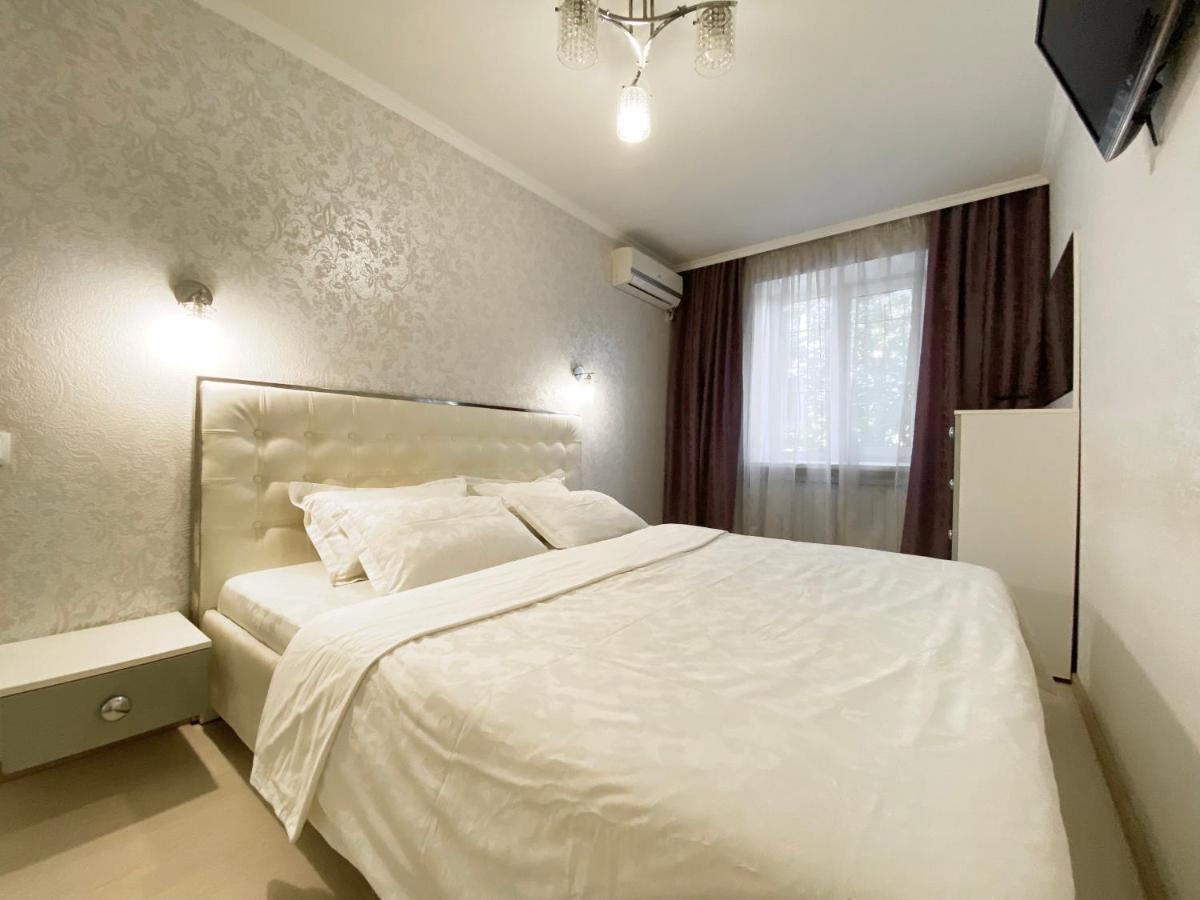 Beautiful 1-Bedroom Near Most City Center Dnipro Exterior photo