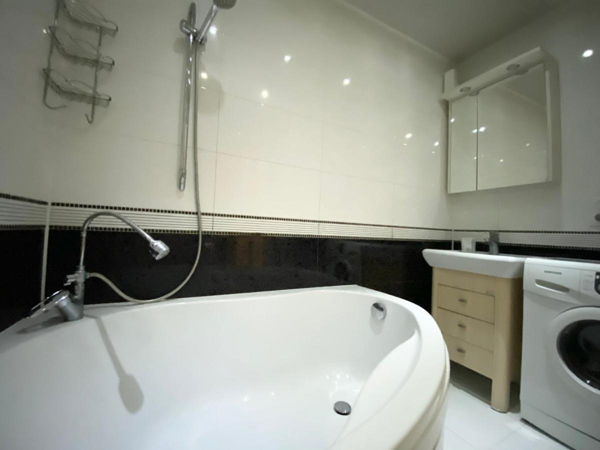 Beautiful 1-Bedroom Near Most City Center Dnipro Exterior photo